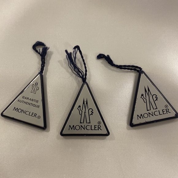 MONCLER VERY LARGE DUST BAG THAT MY VEST CAME IN PLASTIC PULL AND 7 STICKERS - Picture 11 of 12